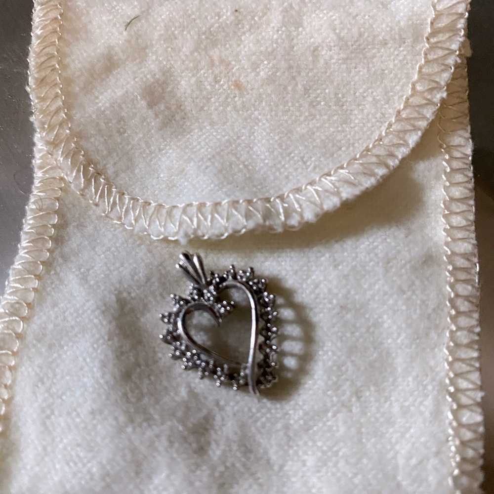 White gold heart pendant 10k
